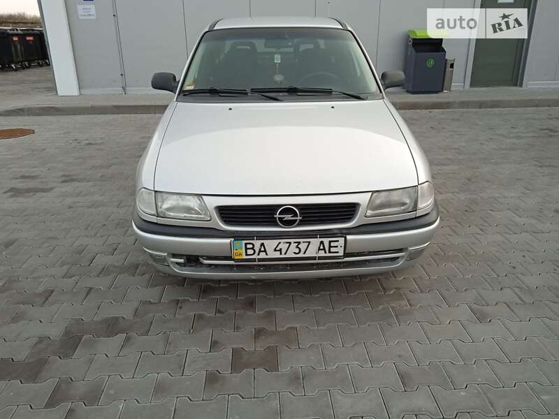 Седан Opel Astra 1998 в Благовещенском