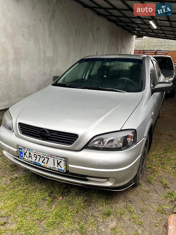 Седан Opel Astra 2005 в Турийске