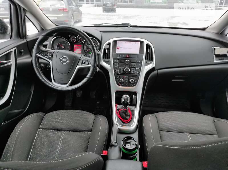 Універсал Opel Astra 2013 в Полтаві