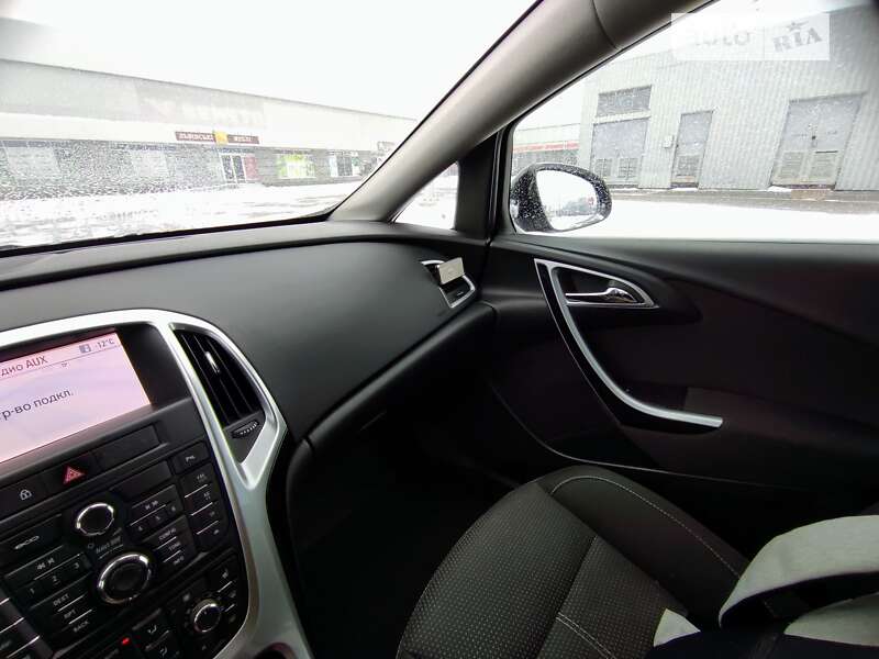 Універсал Opel Astra 2013 в Полтаві