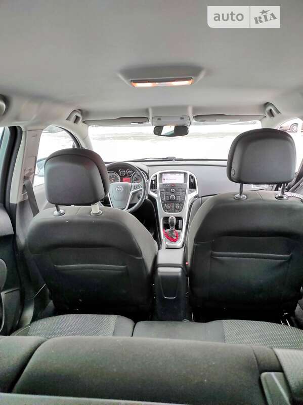 Універсал Opel Astra 2013 в Полтаві