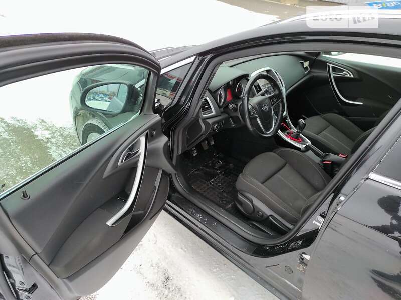 Універсал Opel Astra 2013 в Полтаві