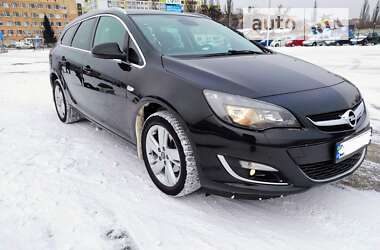 Універсал Opel Astra 2013 в Полтаві