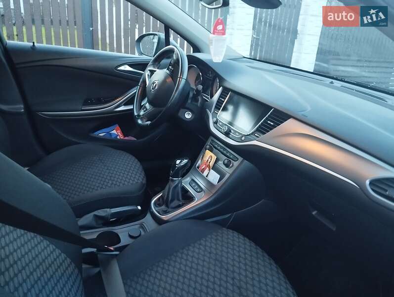 Универсал Opel Astra 2017 в Золочеве