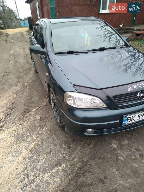 Седан Opel Astra 2005 в Ровно