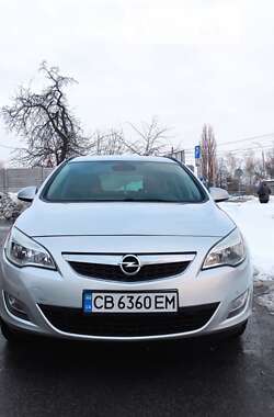 Универсал Opel Astra 2011 в Чернигове