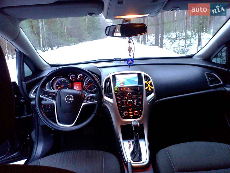 Універсал Opel Astra 2012 в Житомирі