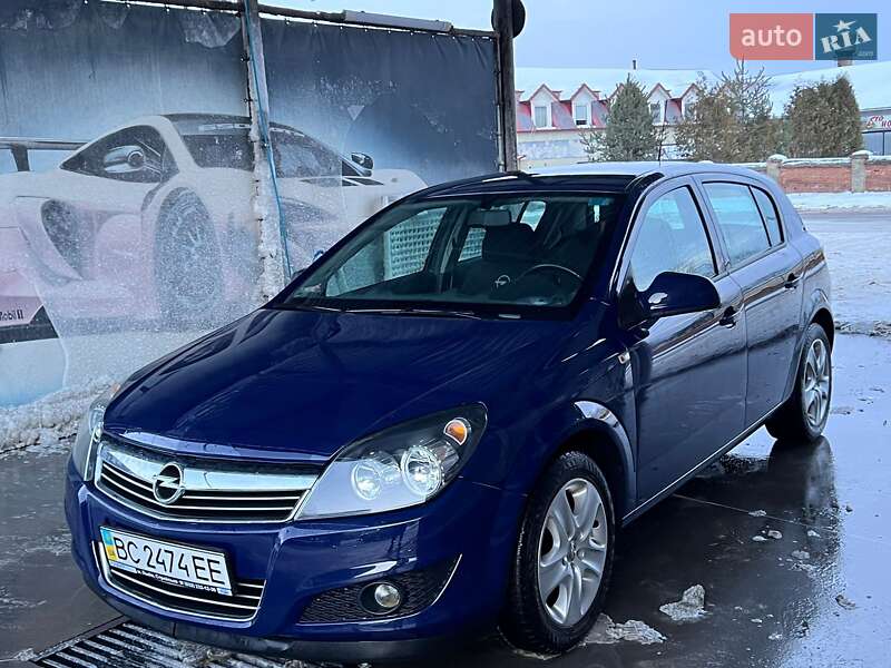 Хэтчбек Opel Astra 2013 в Дрогобыче