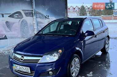 Хэтчбек Opel Astra 2013 в 