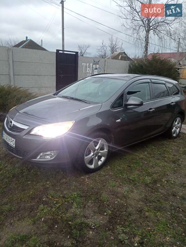 Opel Astra 2011