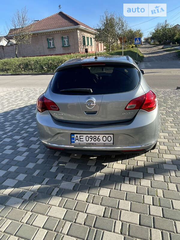 Хэтчбек Opel Astra 2013 в Кропивницком