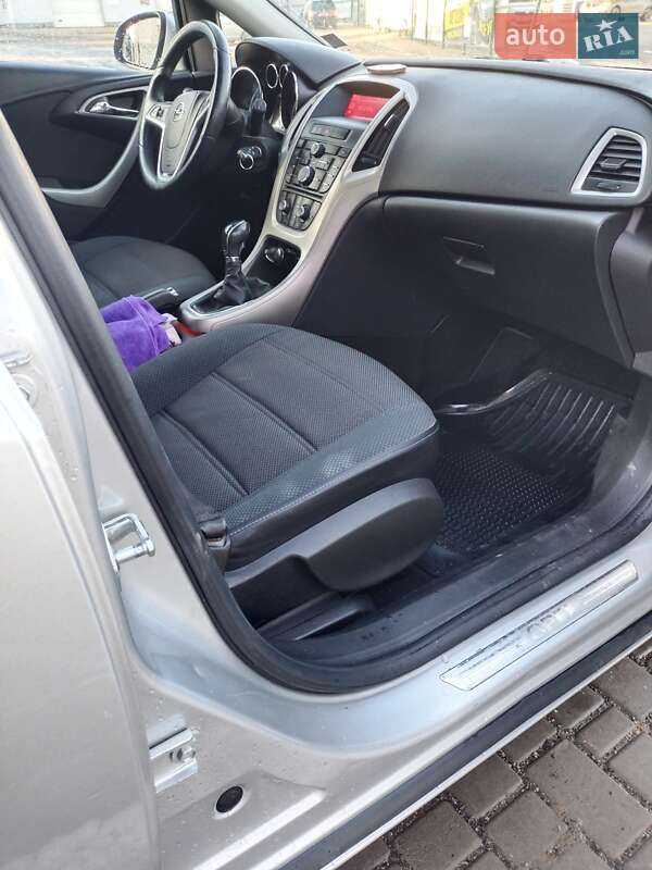 Универсал Opel Astra 2011 в Маньковке