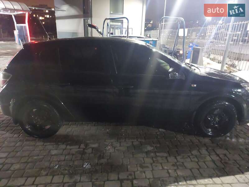 Хэтчбек Opel Astra 2013 в Львове