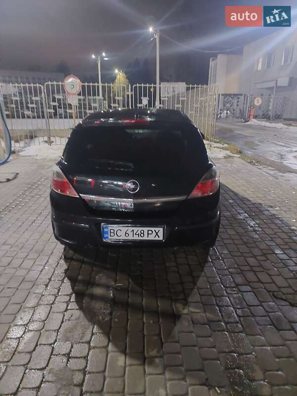 Хэтчбек Opel Astra 2013 в Львове