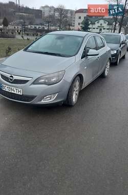 Хэтчбек Opel Astra 2012 в 