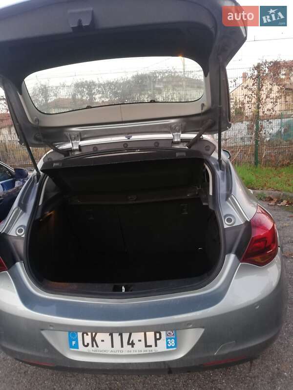 Хетчбек Opel Astra 2012 в Турці