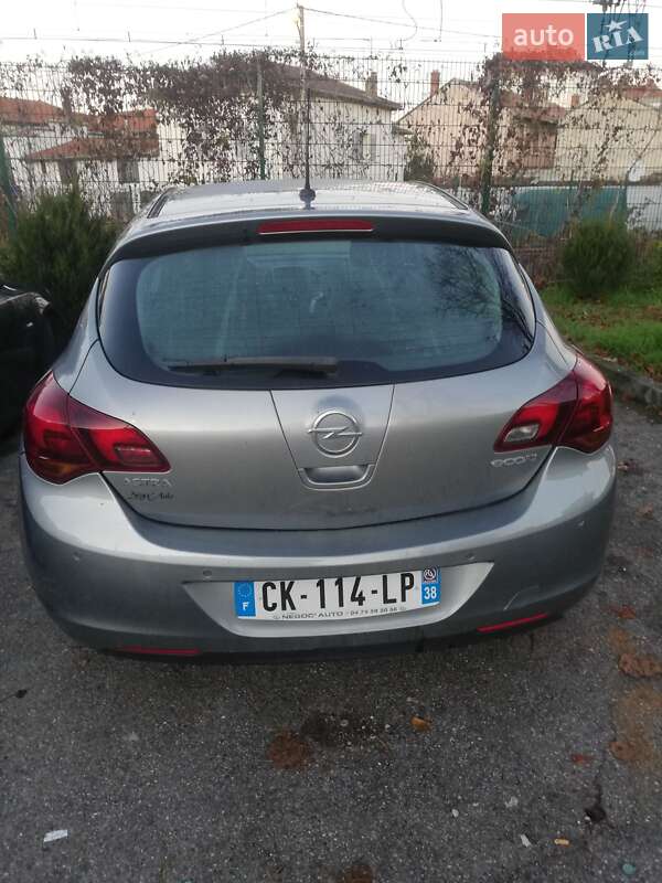 Хетчбек Opel Astra 2012 в Турці