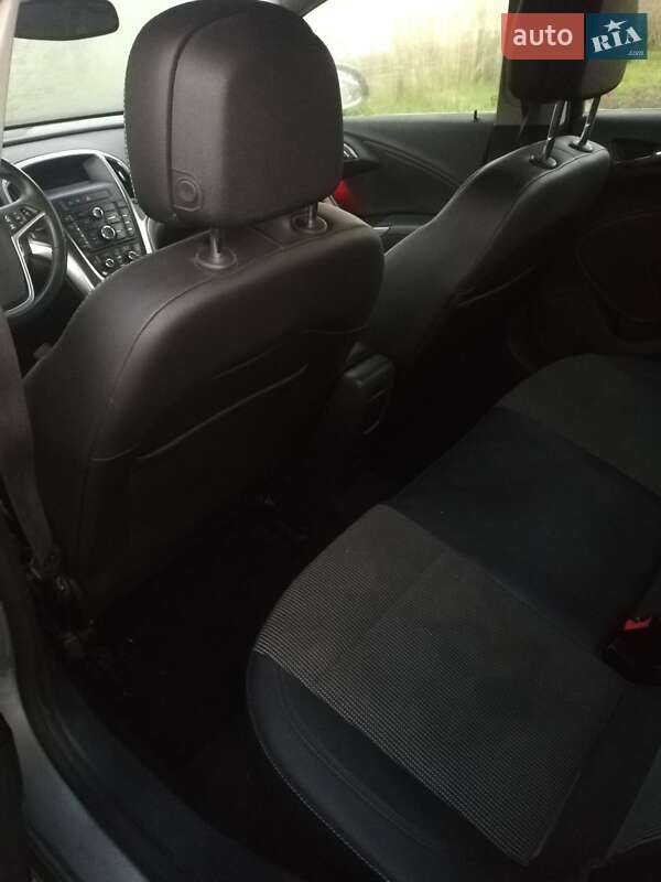 Хетчбек Opel Astra 2012 в Турці