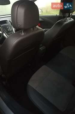 Хэтчбек Opel Astra 2012 в 