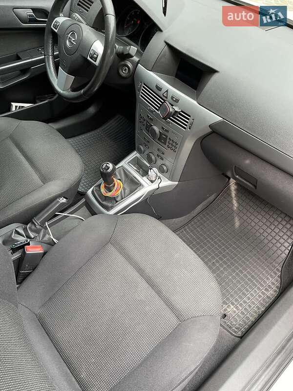 Универсал Opel Astra 2009 в Ужгороде