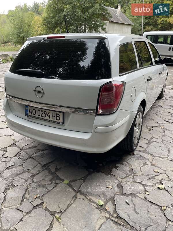 Универсал Opel Astra 2009 в Ужгороде