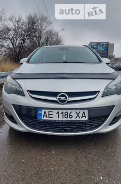 Універсал Opel Astra 2015 в Дніпрі