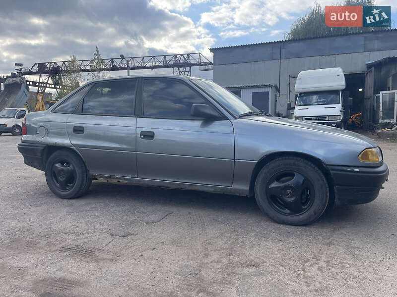 Седан Opel Astra 1992 в Львове фото 4 Седан Opel Astra 1992 в Львове