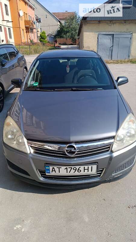 Хэтчбек Opel Astra 2007 в Тлумаче