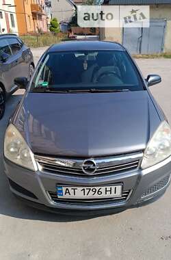 Хэтчбек Opel Astra 2007 в Тлумаче