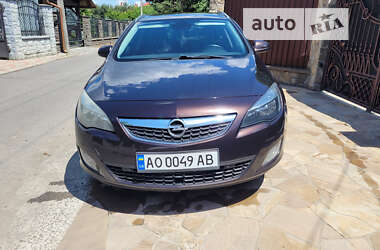 Універсал Opel Astra 2012 в Ужгороді