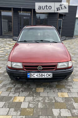 Хэтчбек Opel Astra 1994 в Городке