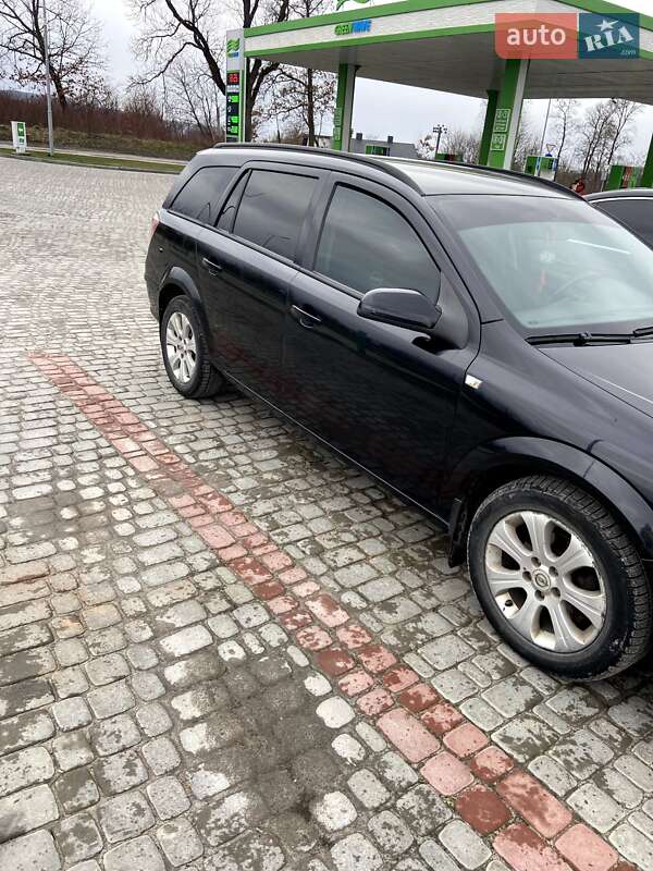 Універсал Opel Astra 2006 в Золочеві