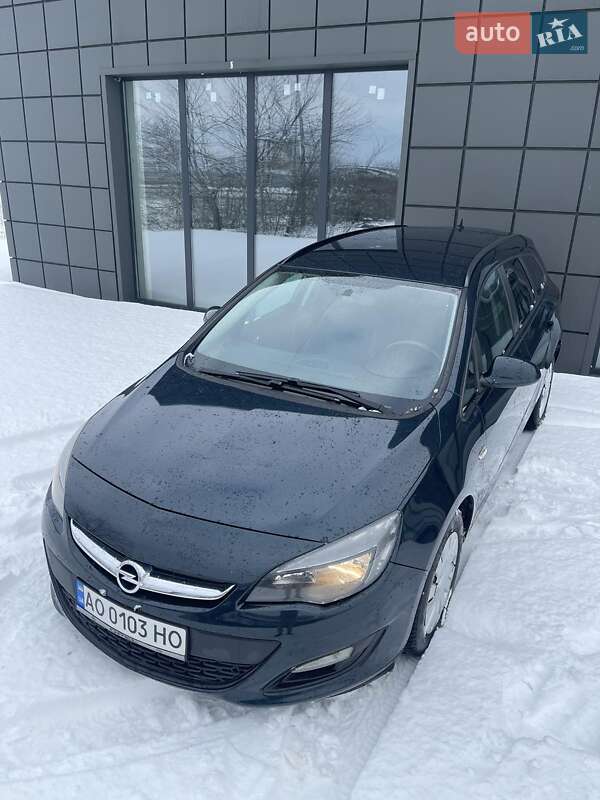 Універсал Opel Astra 2014 в Тячеві