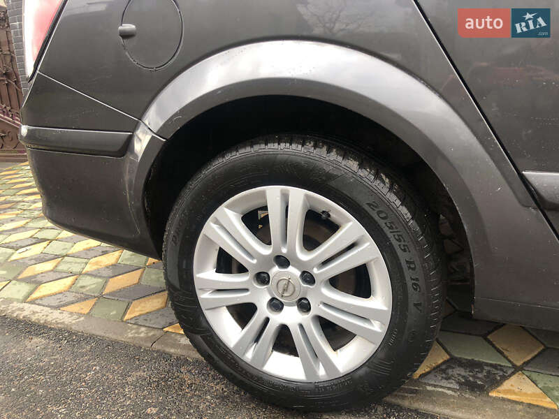 Универсал Opel Astra 2009 в Калуше