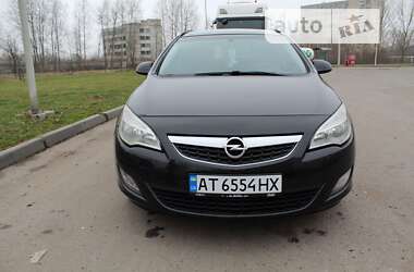 Универсал Opel Astra 2011 в Ивано-Франковске