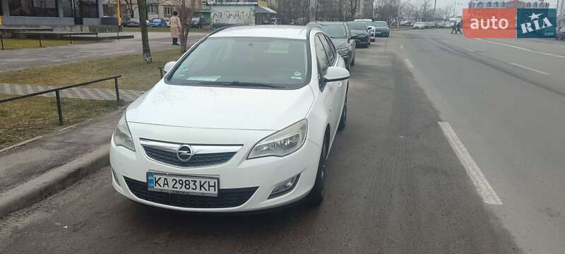 Универсал Opel Astra 2012 в Киеве