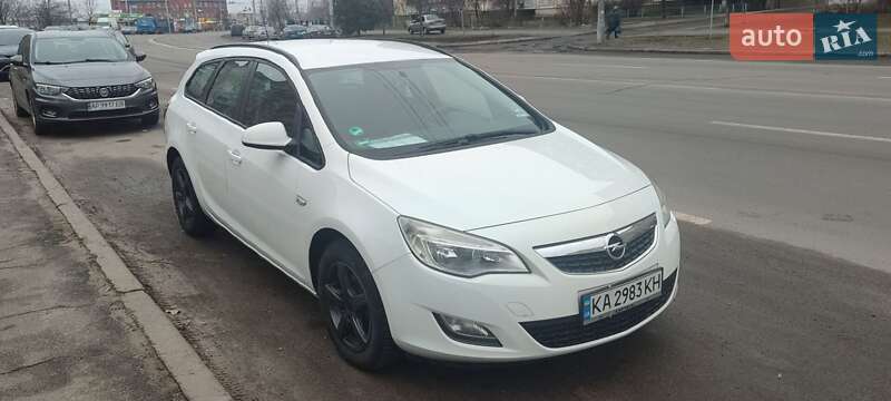Универсал Opel Astra 2012 в Киеве