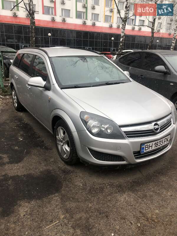 Универсал Opel Astra 2010 в Киеве