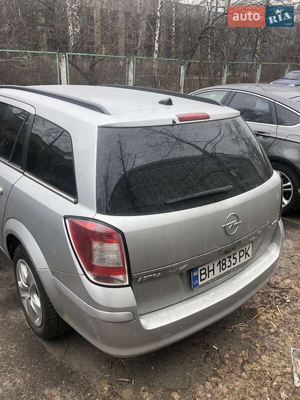 Универсал Opel Astra 2010 в Киеве