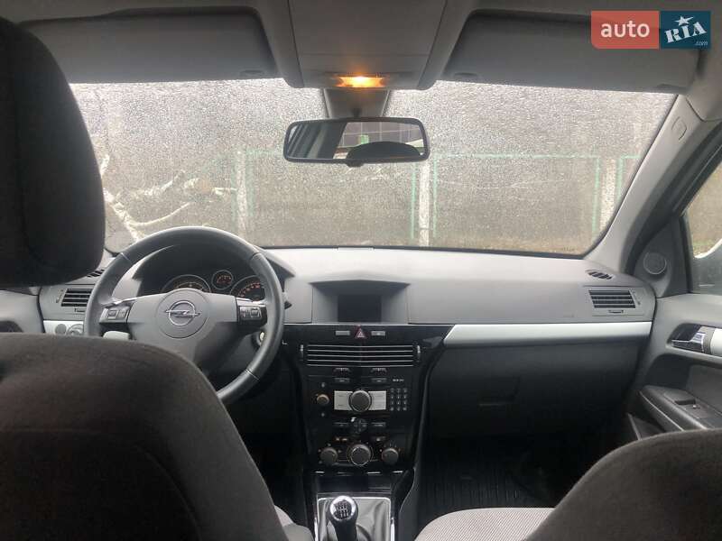 Универсал Opel Astra 2010 в Киеве