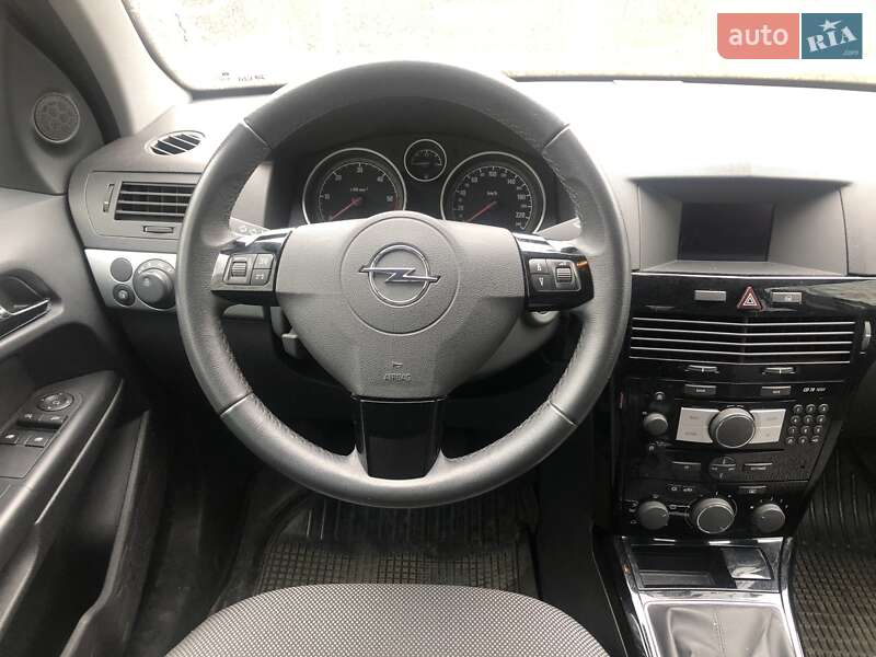 Универсал Opel Astra 2010 в Киеве