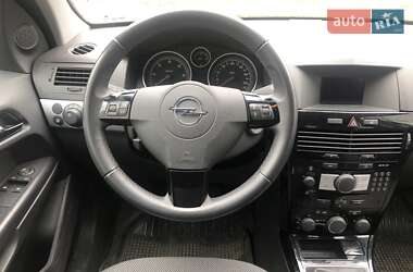 Универсал Opel Astra 2010 в 