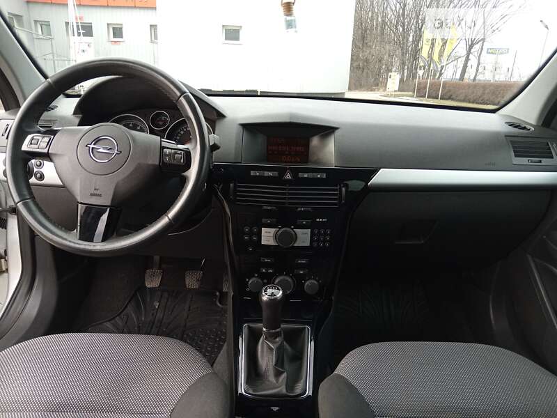 Універсал Opel Astra 2010 в Полтаві