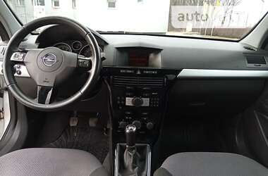 Универсал Opel Astra 2010 в Полтаве