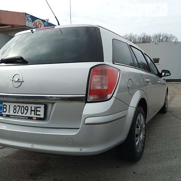 Універсал Opel Astra 2010 в Полтаві