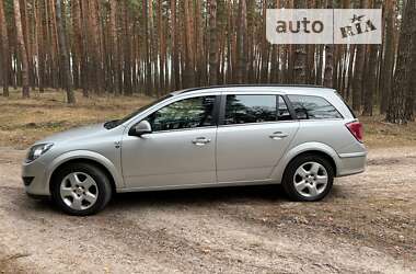 Універсал Opel Astra 2010 в Умані