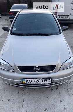 Седан Opel Astra 2006 в Хусте