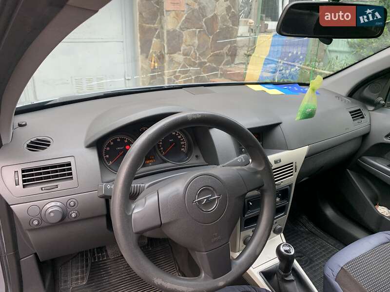 Хэтчбек Opel Astra 2008 в Львове