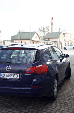Універсал Opel Astra 2012 в Запоріжжі