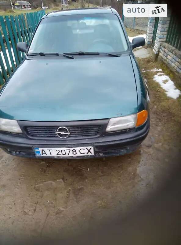 Хэтчбек Opel Astra 1995 в Надворной